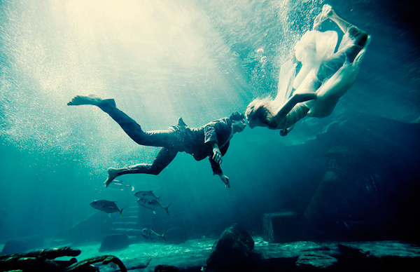 underwater wedding portrait - photo by Maloman Photographers